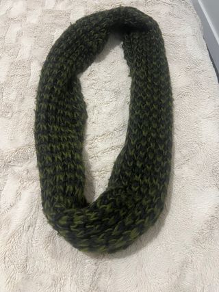 Bufanda de cuello verde y negra tejida