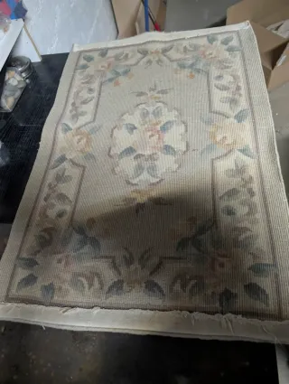 Alfombra pequeña floral beige 90 x 60.