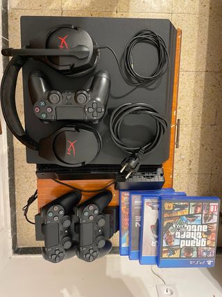 PS4 Pro 1TB Nera + Accessori