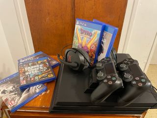 PS4 Pro 1TB Nera + Accessori