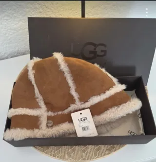 Conjunto UGG Gorro y Guantes Piel Marrón