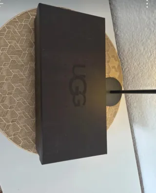 Conjunto UGG Gorro y Guantes Piel Marrón