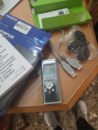 Grabadora de voz Olympus WS-750M