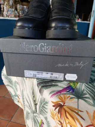 Scarpe NeroGiardini 39 pelle nera cristalli