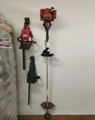 Soporte Pared para Desbrozadora