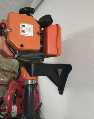 Soporte Pared para Desbrozadora