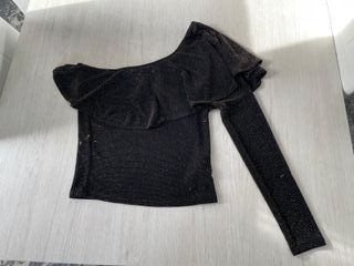 Top negro con brillos dorados