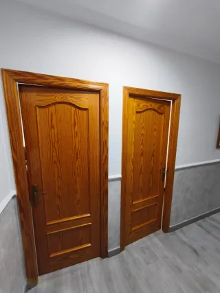Se venden puertas de madera