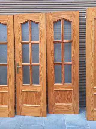 Se venden puertas de madera