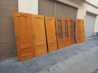 Se venden puertas de madera