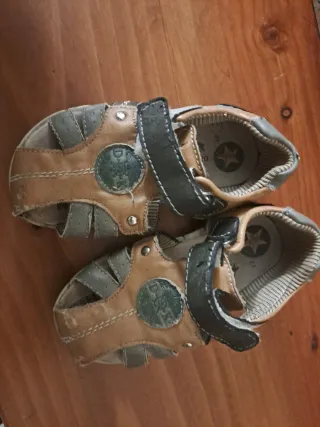 4 pares Sandalias Geox y Biomecanics Niña Talla 22