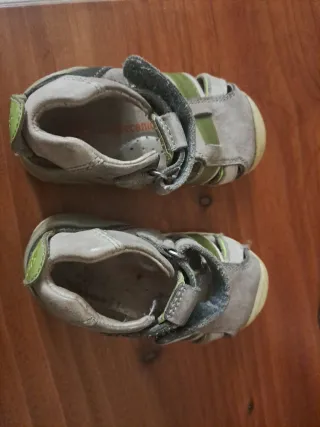 4 pares Sandalias Geox y Biomecanics Niña Talla 22