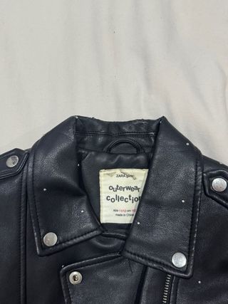 Cazadora de cuero con tachuelas