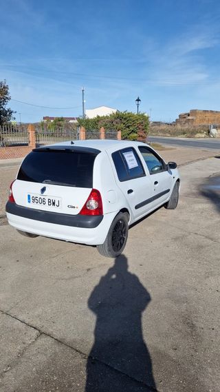 Renault Clio 2003