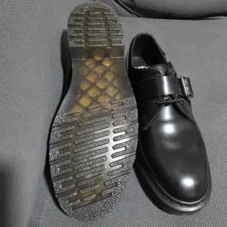 Dr. Martens Piel Negra con correas