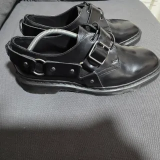 Dr. Martens Piel Negra con correas