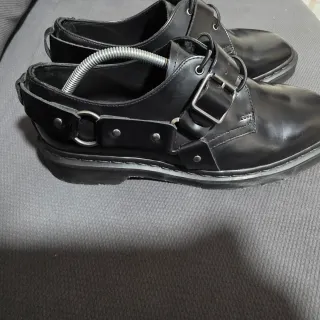 Dr. Martens Piel Negra con correas