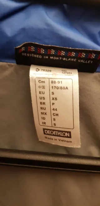 Abrigo ligero acolchado azul