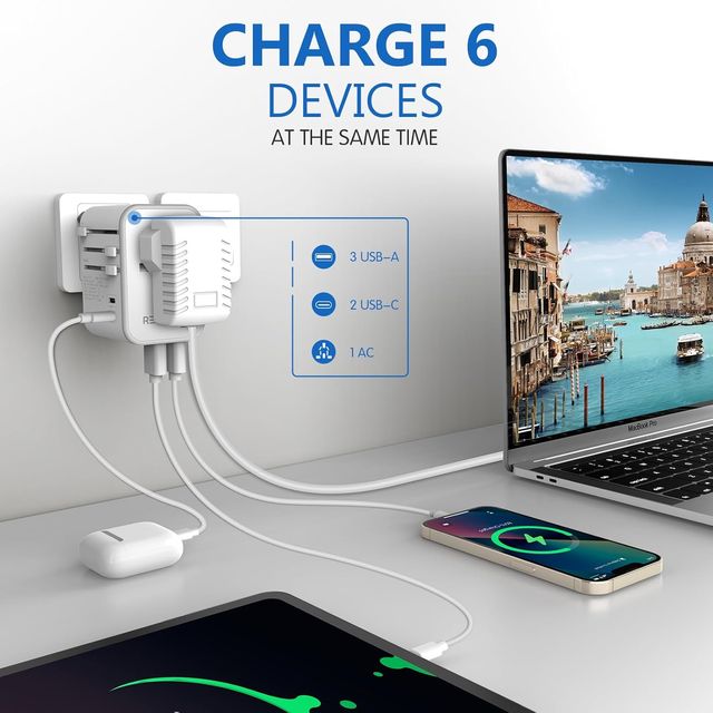 Adaptador universal compacto con carga múltiple