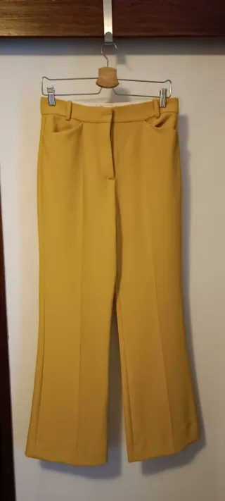 Traje, conjunto, total look amarillo Zara