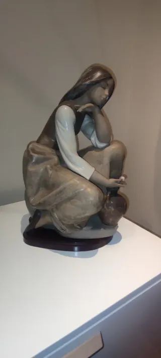Figura Lladró Mujer con Jarrón