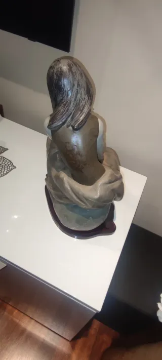 Figura Lladró Mujer con Jarrón