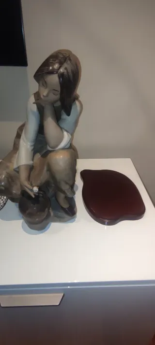 Figura Lladró Mujer con Jarrón