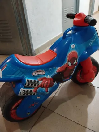 Moto de bebé Spiderman