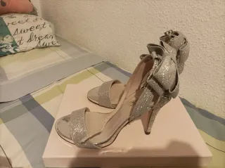 Sandalias tacón plateadas Menbur eventos