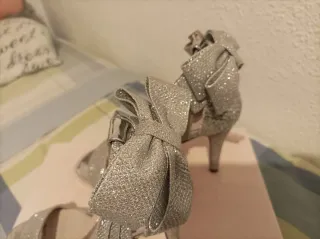 Sandalias tacón plateadas Menbur eventos