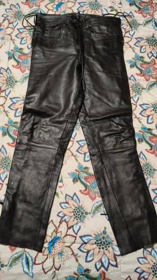 Pantalones de piel gruesa con cordones