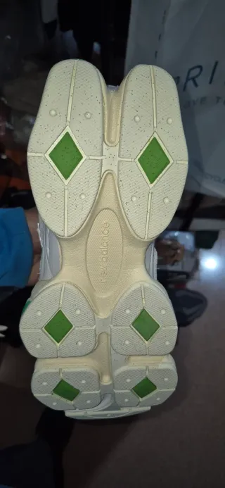 Zapatillas New Balance Beige y Verde