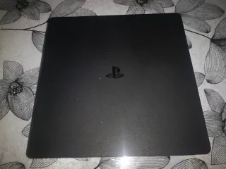PS4 (PlayStation 4) + 2 Giochi