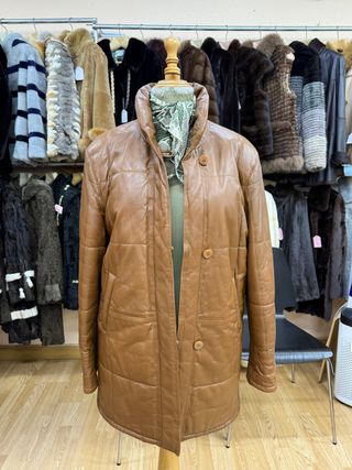 Abrigo de cuero marrón