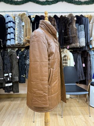 Abrigo de cuero marrón