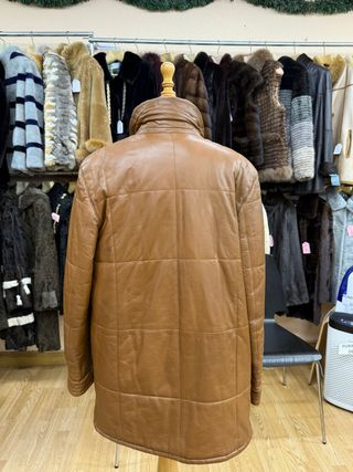 Abrigo de cuero marrón