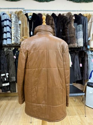 Abrigo de cuero marrón