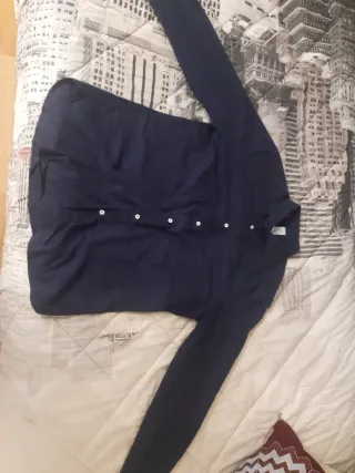 Camisa azul de manga larga