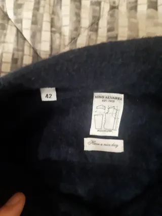 Camisa azul de manga larga