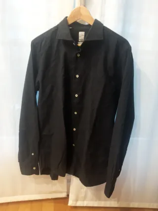 Camisa azul de manga larga