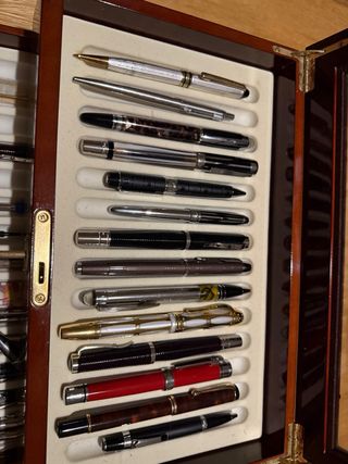 Scatola di penne e stilografiche