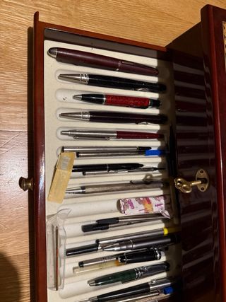 Scatola di penne e stilografiche