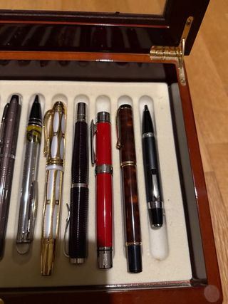 Scatola di penne e stilografiche