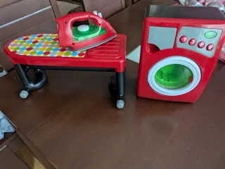 Lavadora, tabla y plancha de juguete