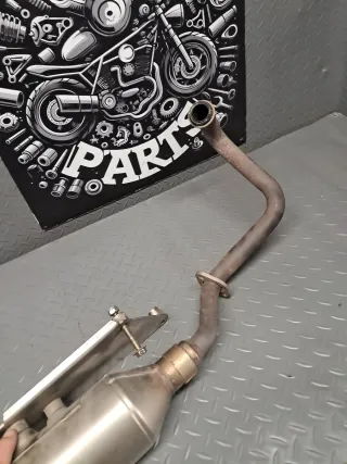 Escape LeoVince 4 Road 125