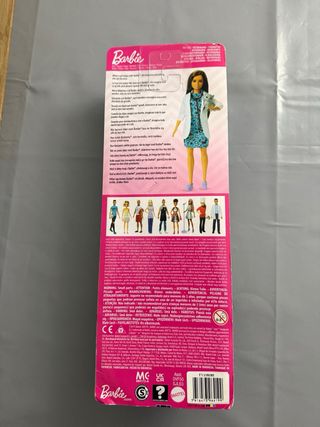Barbie veterinaria con accesorios