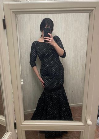 Traje de flamenca negro con lunares blancos