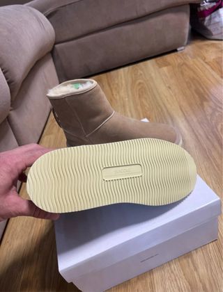 Botas botines tipo UGG, marca SUICOKE, A ESTRENAR