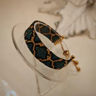 Pulsera Miyuki tejida a mano