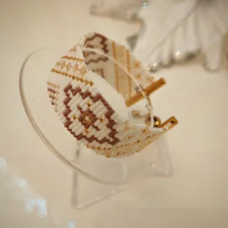 Pulsera Miyuki tejida a mano